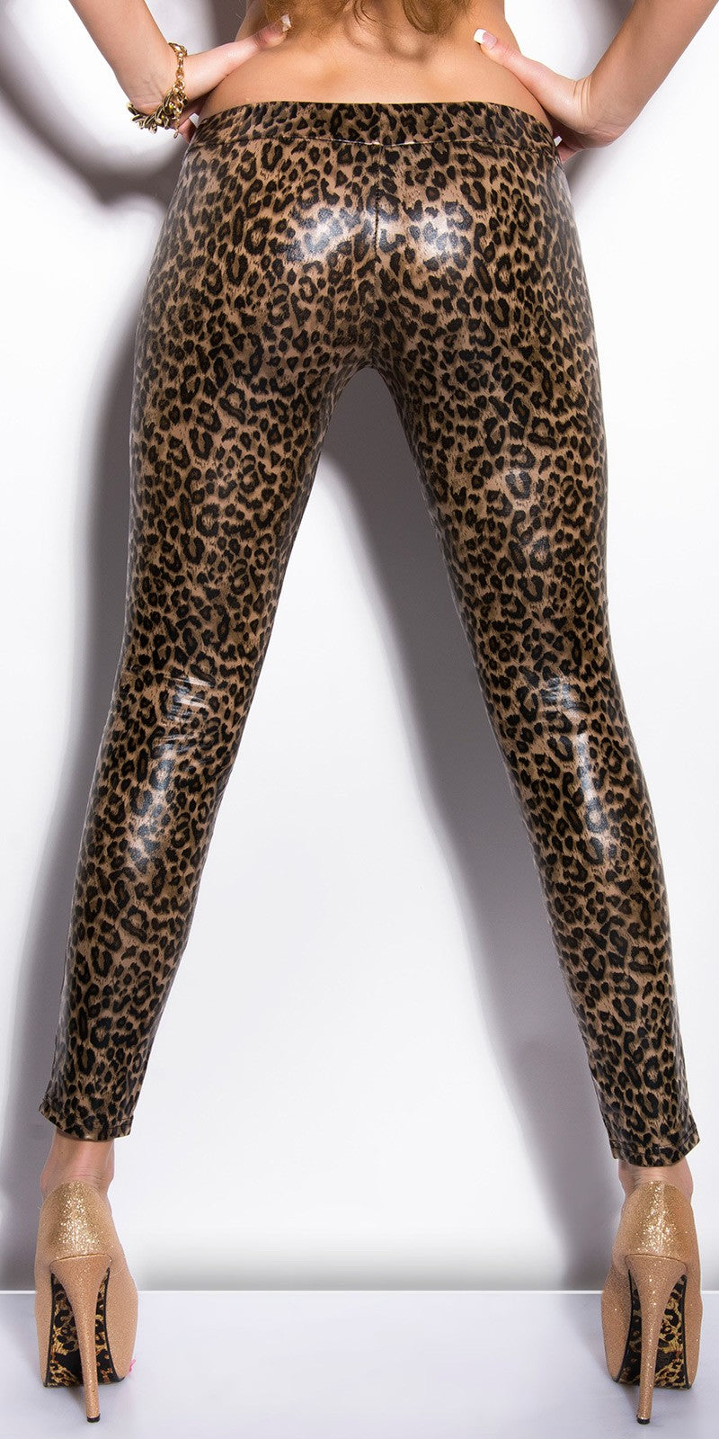 Leggings lucidi effetto bagnato con borchiette dorate