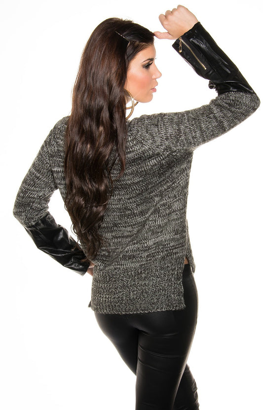 Maglioncino grigio melange con inserti in ecopelle e borchiette