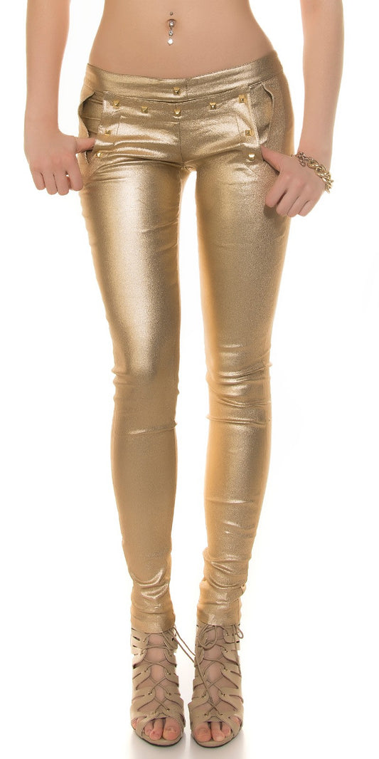 Leggings in tessuto color oro semilucido con borchie dorate e stringatura posteriore